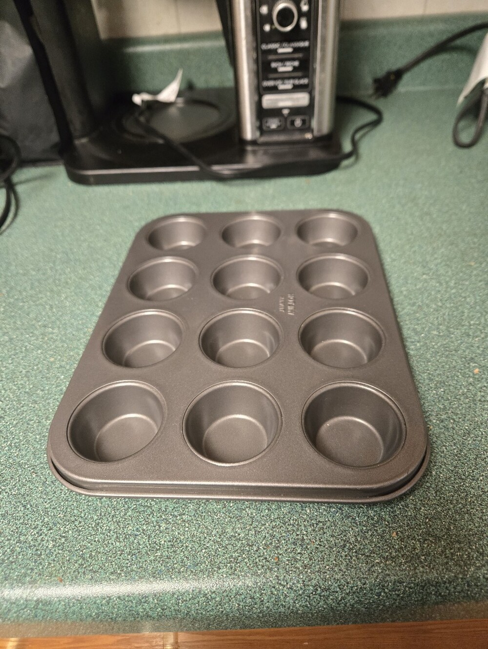 Wilton aluminum resusable 12-cup mini muffin pan